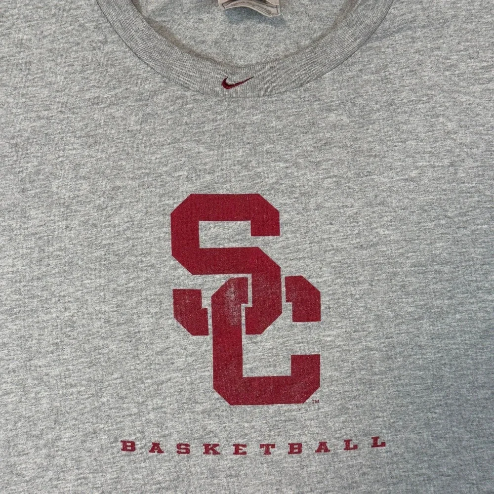 Vintage Nike Team Sports USC Trojans Basketball T-Shirt Gray Mens Medium 90s Tee
